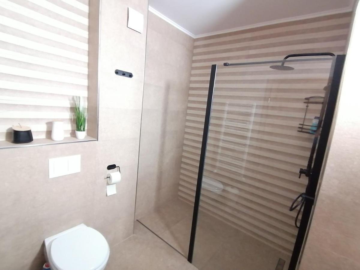 Apartman Sarah Apartment Oradea Exterior photo