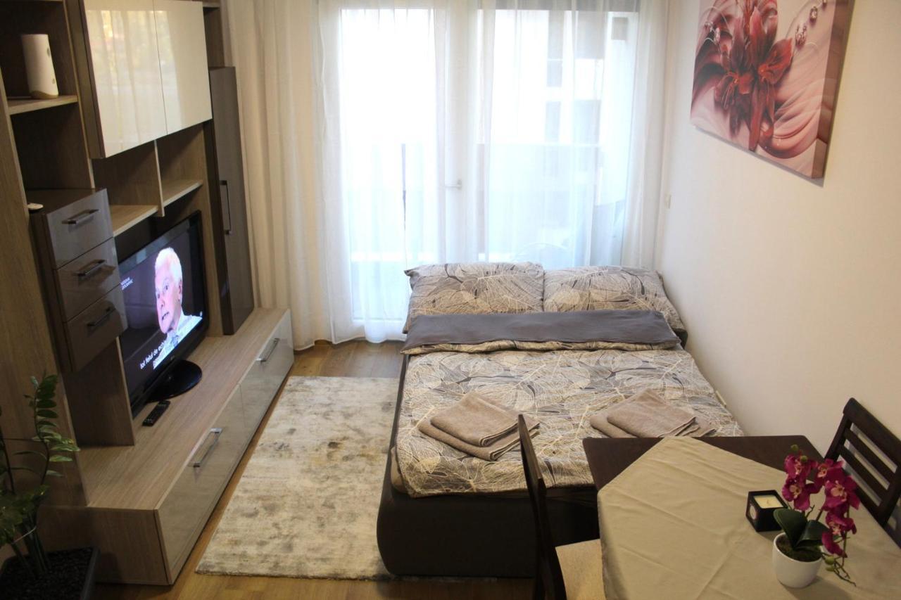 Apartman Sarah Apartment Oradea Exterior photo